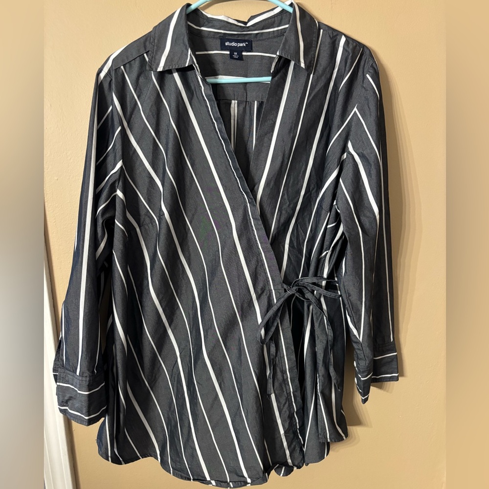 Studio Park women’s wrap top 1X